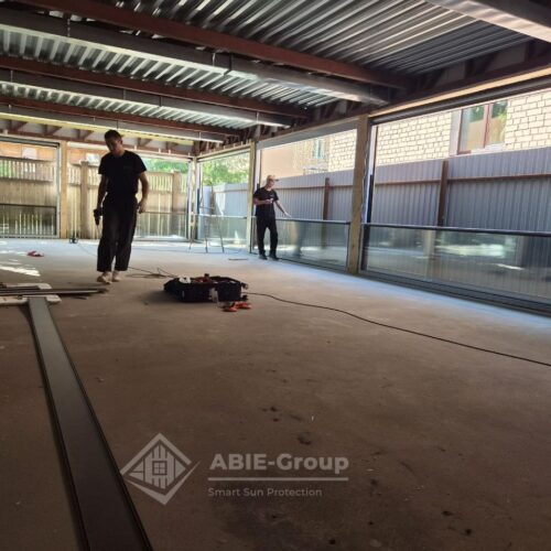 Алюминиевые гильотинные остекления для отапливаемого помещения. С электроприводом Simu (Франция). Монтаж в г.Архангельск.